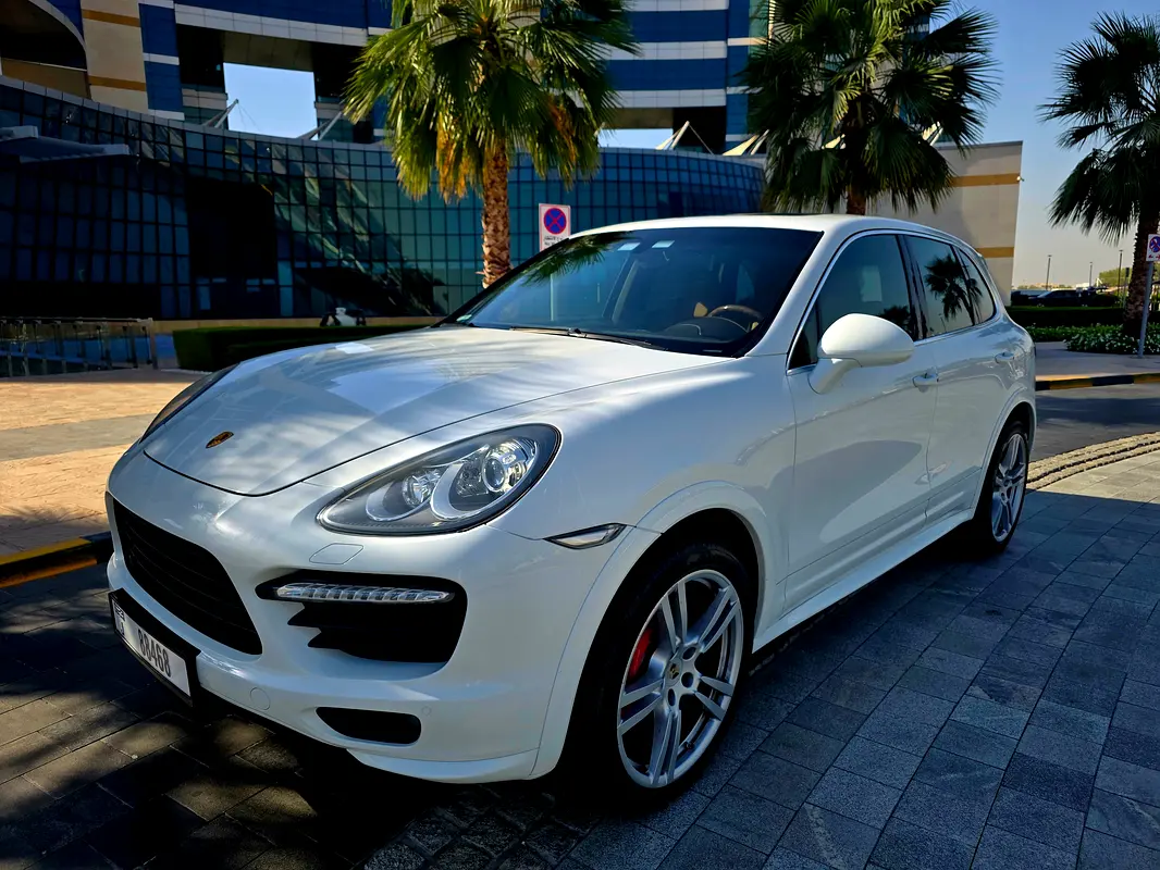 Porsche Cayenne 2013 — photo 1 of 16