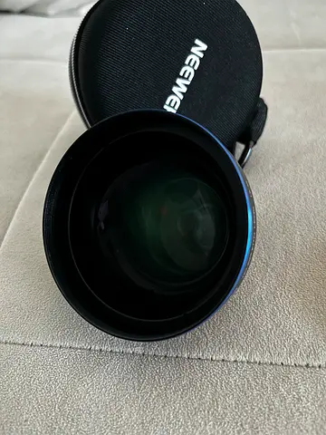 Neewer 85mm Wide Angle / Telephoto Camera Lens Attachment with Case