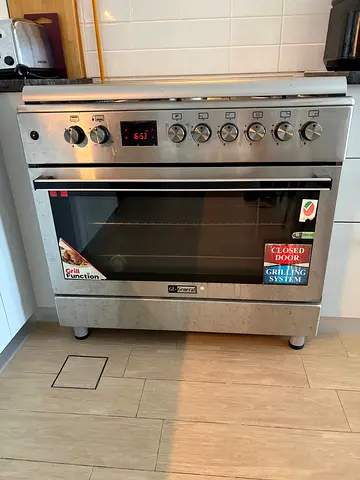General gass cooker for sale 5 burner made in Italy