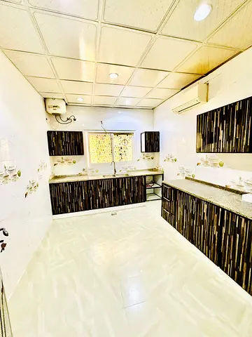 Spacious 3 bedroom, Hall , with 3 Bathroom on ground floor in Al shamkha
