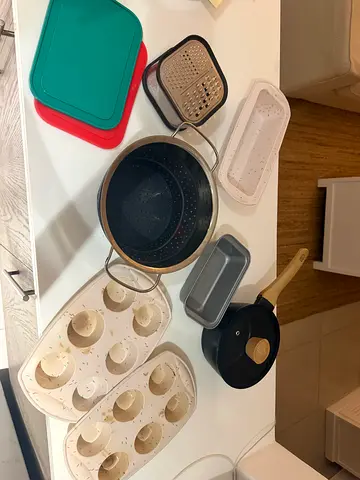 Assorted kitchen cookware set — pans, baking tins, steamer and lids (used)