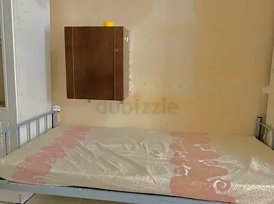 Bed Space Available in Flat Dhs. 800 in Meena Bazar for Executive bachelor.