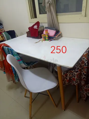 White Scandinavian Style Dining Table with 4Chairs - Good Condition