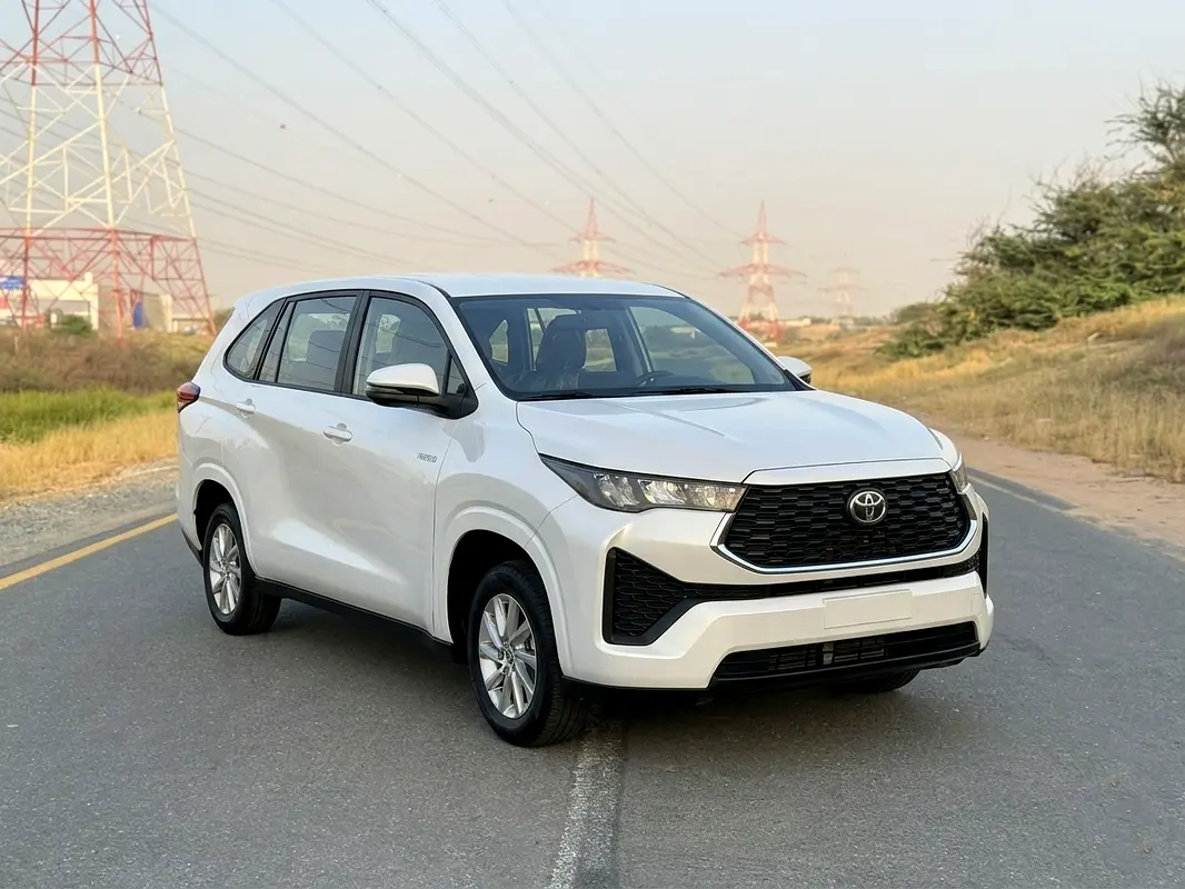 Toyota Innova 2024 — photo 1 of 12