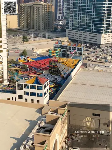 اشيك واكبر شقة تتكون من غرفة نوم ماستر _صالة كبيرة جدا _مطبخ مجهز علي اعلي مستوي _2 حمام _مع باركينج مجاني _صيانة كاملة علي المالك _السعر الافضل بعجما
