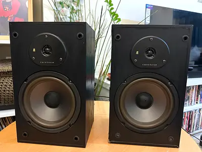 Acoustic Research AR 102 Bookshelf Speaker