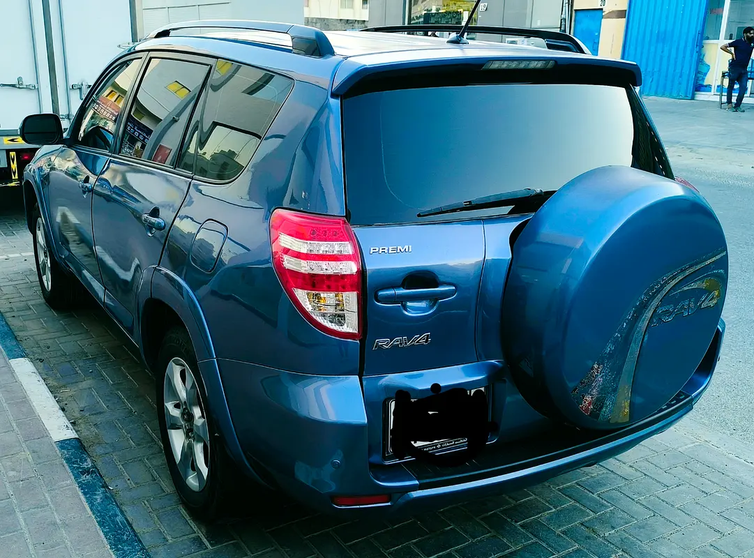 Toyota Rav 4 2012 — photo 1 of 6