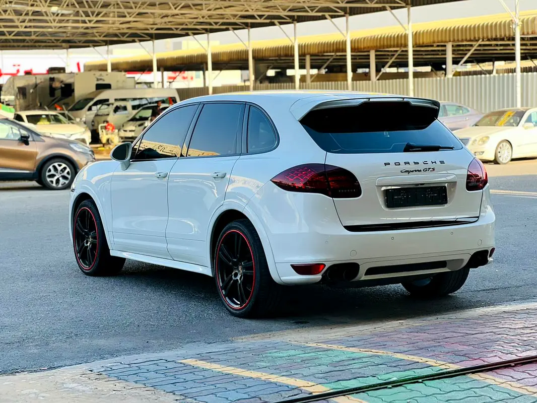 Porsche Cayenne 2014 — photo 1 of 10