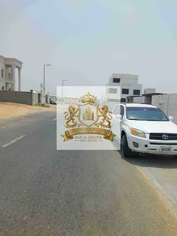 للبيع في الشارقة منطقة الحوشي 

ارض سكني مساحة 20000قدم 

تصريح فيلا ارضي واول ويصرح فيلتين متلاصقه
