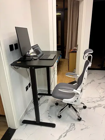 Ergonomic Mesh Office Chair with Lumbar Support and Headrest