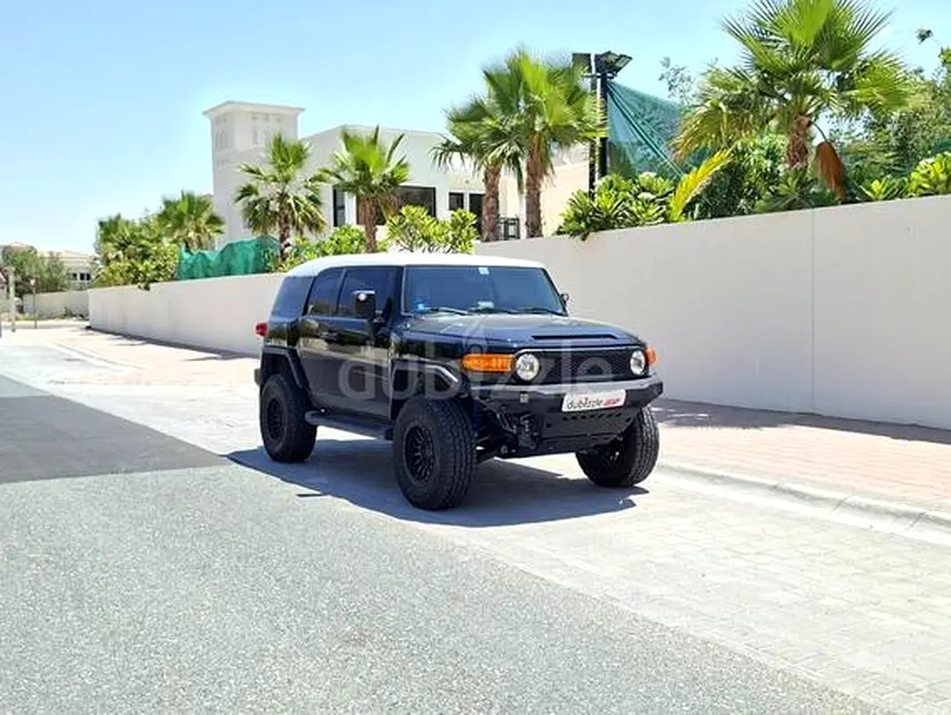 Toyota FJ Cruiser 2022 — photo 1 of 12