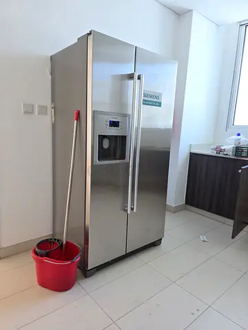 Siemens Side by side Fridge-freezer with water dispenserIce maker, slightly used same like new cond