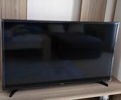 Samsung 40-inch LED TV - Excellent Condition