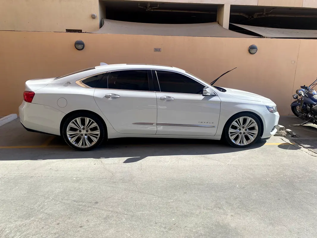 Chevrolet Impala 2014 — photo 1 of 2