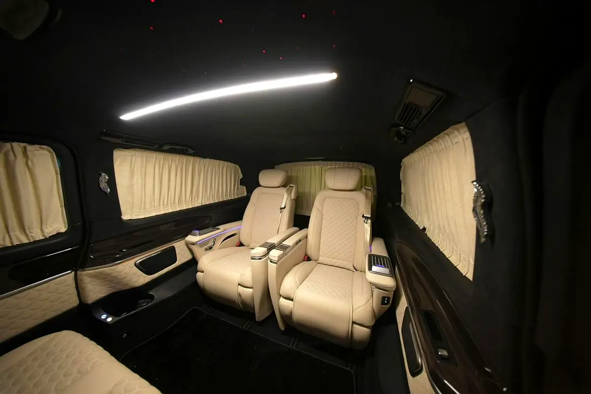 Mercedes-Benz V-Class 2022 — photo 1 of 19
