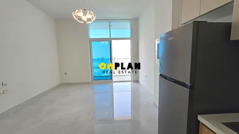 Modern Studio | Kitchen Appliances | Pool view