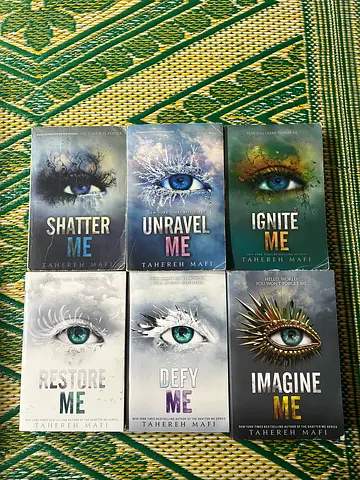 The Shatter Me Complete Novel Series.