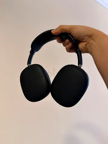 Apple Over-ear Bluetooth Headphones in Good Condition