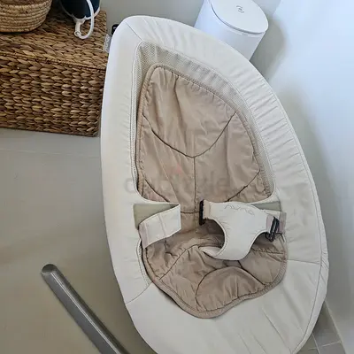 Nuna Leaf-style Baby Lounger / Rocker - Beige, Gently Used