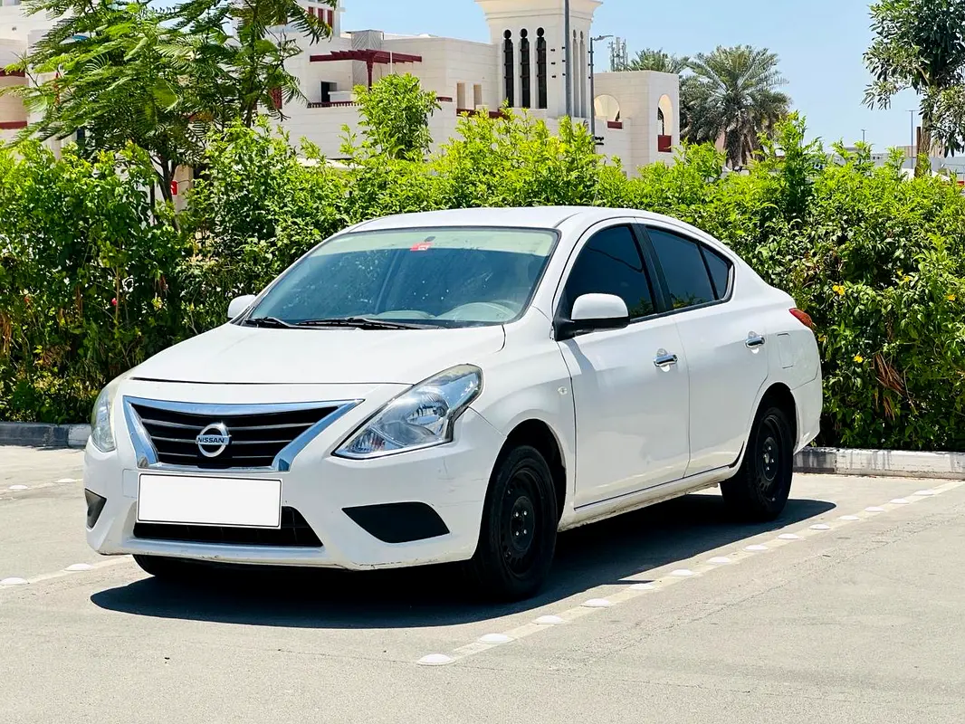 Nissan Sunny 2021 — photo 1 of 12