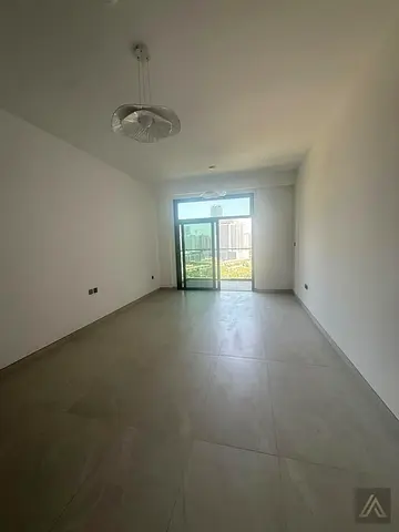 Luxury Studio | Floor-to-Ceiling Windows | Modern Living | Excellent Location