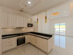 Luxury Large Layout | Vacant | Fitted Kitchen