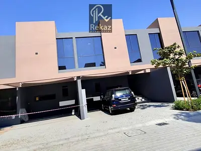 Middle Unit || Near to Amenities || Easy P.P