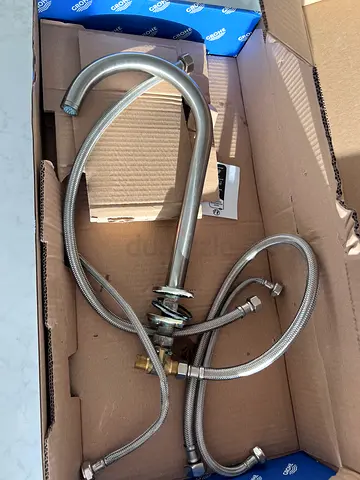 Grohe Kitchen Faucet with Flexible Connection Hoses