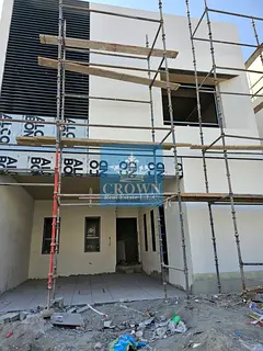 Competitively Priced Villa/Townhouse w/ 3,337sq.ft. Plot, 4 Bedroom Hall, w/ swimming pool.