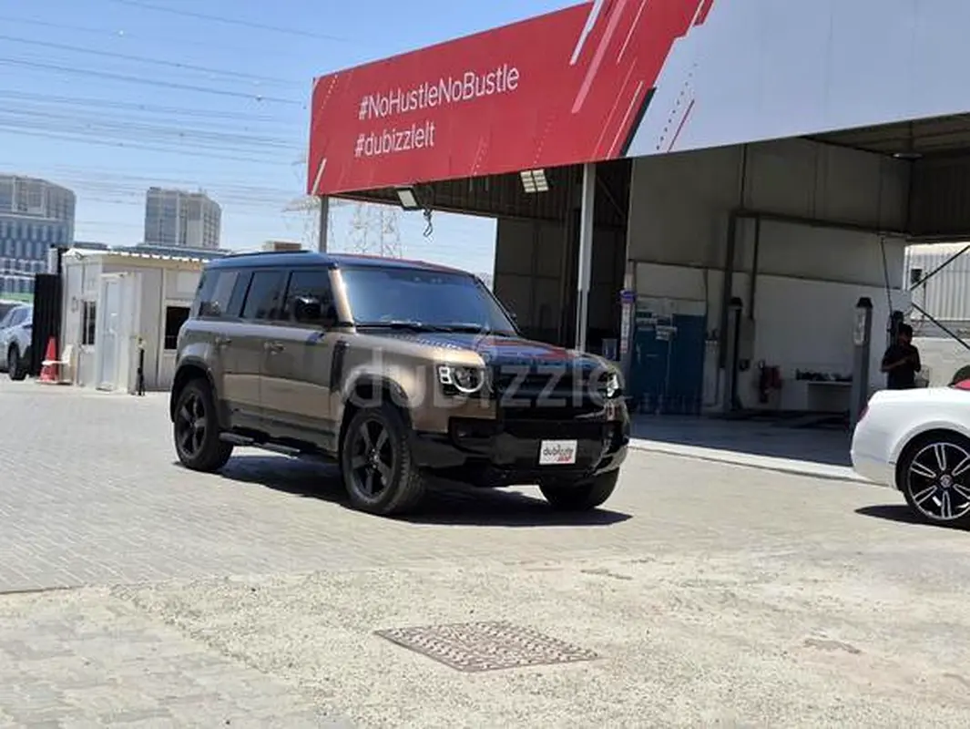 Land Rover Defender 2020 — photo 1 of 13