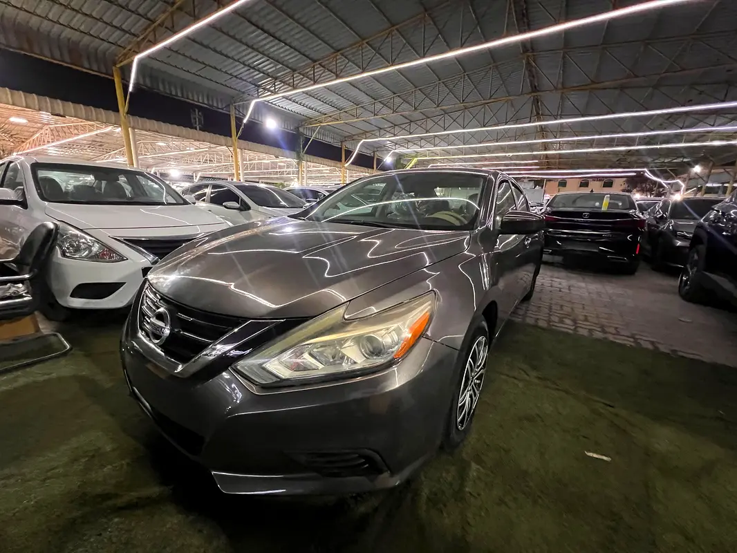Nissan Altima 2017 — photo 1 of 11