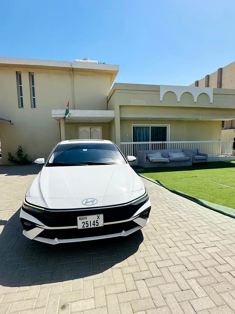 Hyundai Elantra 2024 — photo 1 of 11