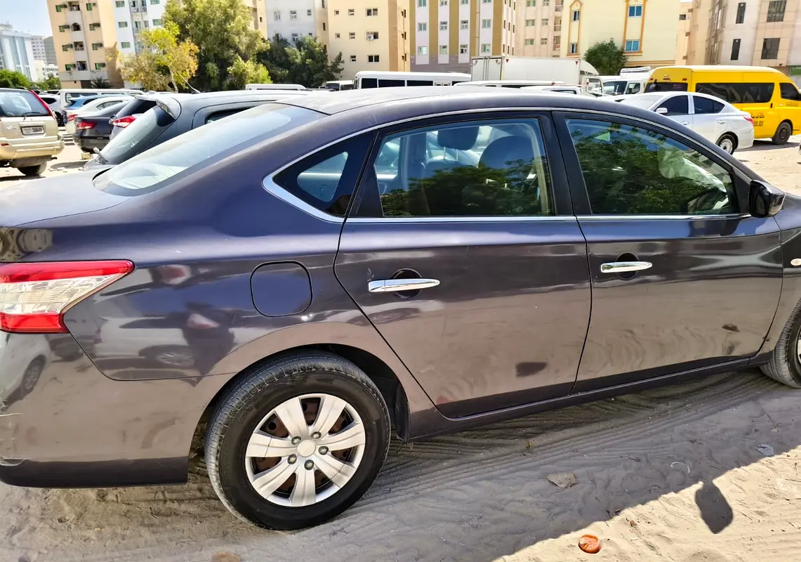 Nissan Sentra 2013 — photo 1 of 7