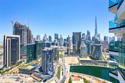 High Floor | Skyline View | Modern Studio