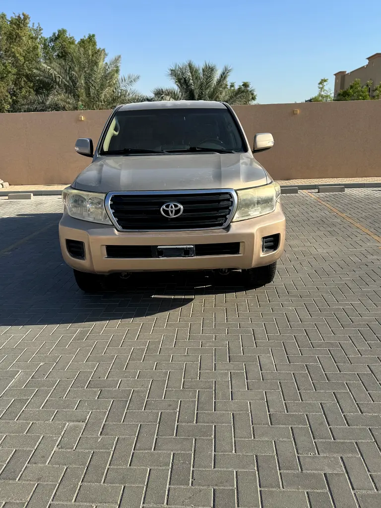 Toyota Land Cruiser 2015 — photo 1 of 11