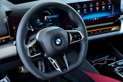 صورة مصغرة 9 لـ 2025 BMW 5-SERIES