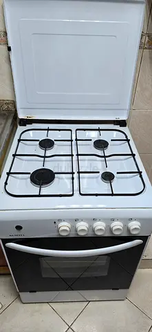 Used Once freestanding gas cooker with oven - good working condition