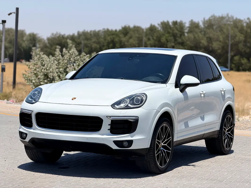 Porsche Cayenne 2017 — photo 1 of 17