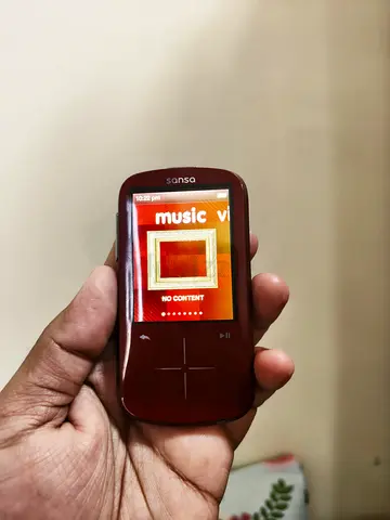 SanDisk Sansa Fuze+ MP3 player features a 2.4-inch display vintage model
