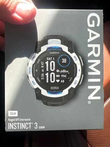 Whitestone with Black/Bolt Blue Band Instinct 3 – 50 mm, Solar