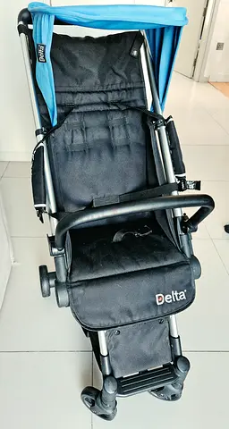 Delta compact stroller - lightweight, Very good condition