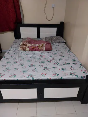 Queen size wooden bed frame with bed matrix