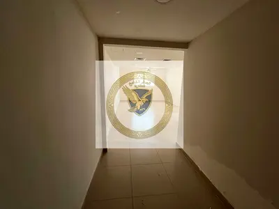 اول ساكن غرفة وصالة اطلالة مفتوحة مع تكييف وباركن وجيم ومسبح مجانا ومطبخ كبير  وموزع بين الغرف في أجمل أبراج الشارقة شامل جميع الخدمات بتشطيب حديثة وم