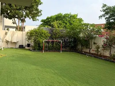 Single Row | Corner Unit | Prime Location