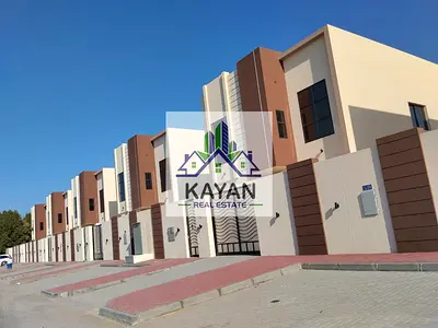 New villa for rent, 5 master rooms, hall, majlis, maid room, prime location, ready now