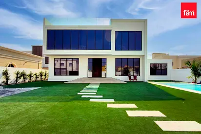 Luxurious villa with landscaped gardens & pool