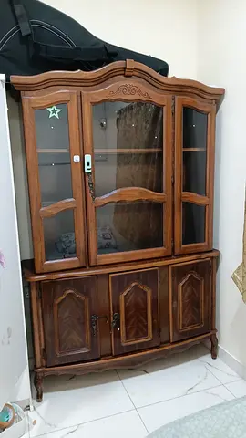 Vintage Wooden Display Cabinet / China Cabinet – Good Condition