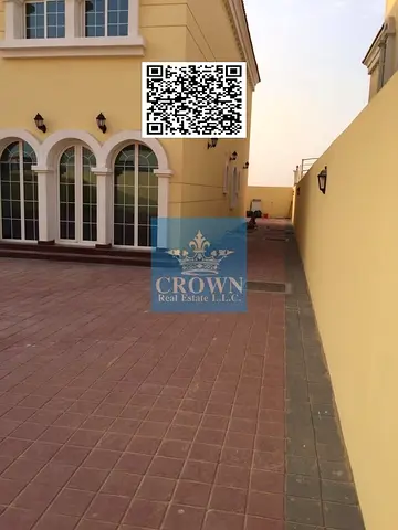 DEAL OF THE DAY Main road commercial/residential villa for sale for avery good price.