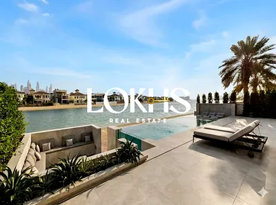 WATERFRONT | LUXURY LIVING | UPGRADED I VIEW NOW