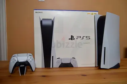 PS5 Disc Console with DualSense Controller, Excellent Condition With 2 Remotes and Charging Dock-1TB